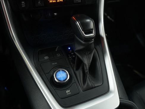 Used 2020 Toyota RAV4 XSE image 24