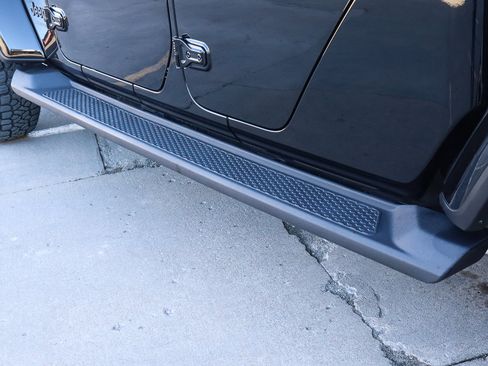 Used 2023 Jeep Gladiator Willys image 15