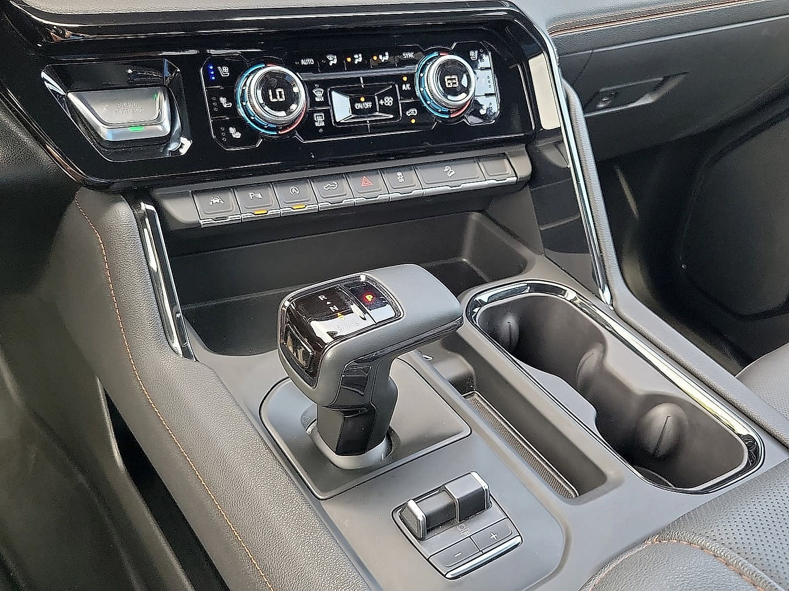 Used 2025 GMC Sierra 1500 AT4 w/ AT4 Premium Package AWD/4WD image 17