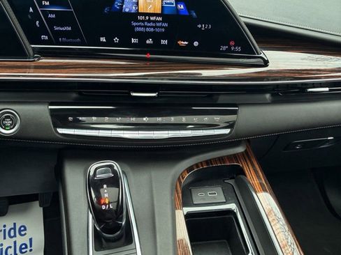 Used 2023 Cadillac Escalade Premium Luxury image 22