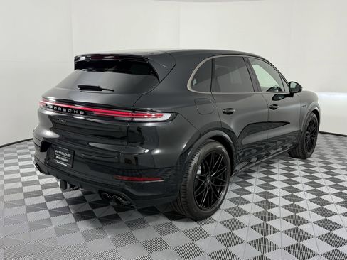 New 2025 Porsche Cayenne Turbo image 9