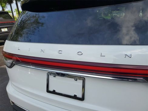 Certified 2023 Lincoln Aviator Reserve w/ Equipment Group 201A image 5