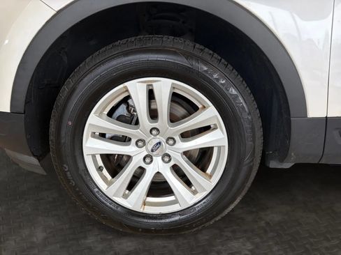 Used 2018 Ford Explorer XLT w/ Equipment Group 202A AWD/4WD image 38