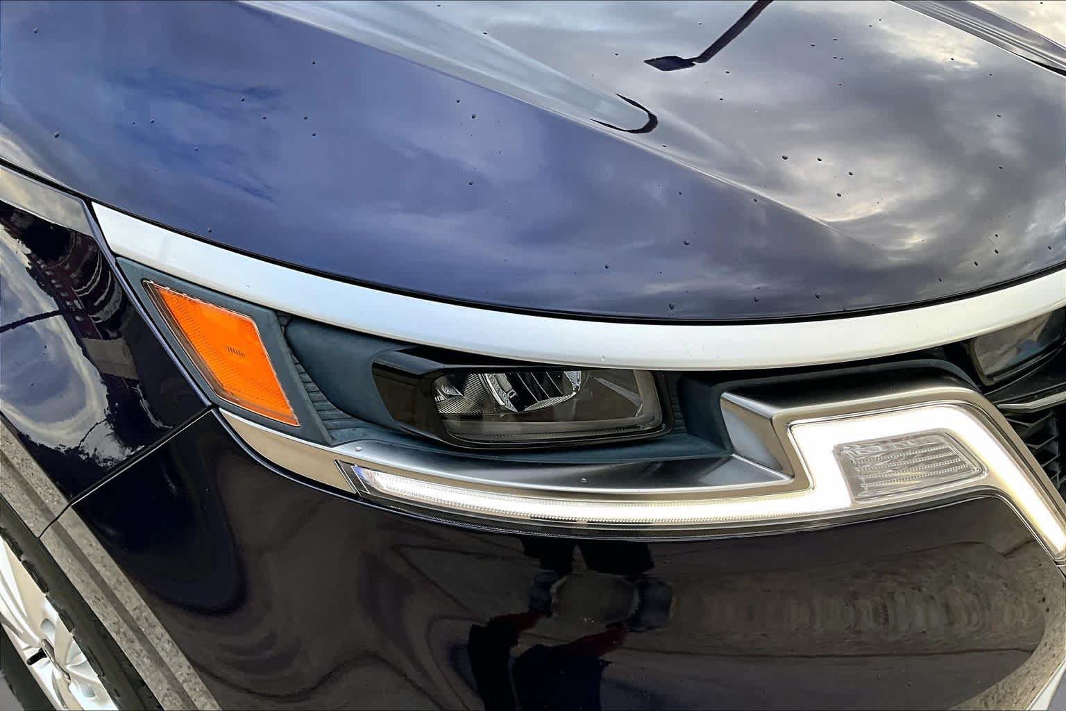 Used 2024 Kia Carnival LX FWD image 27