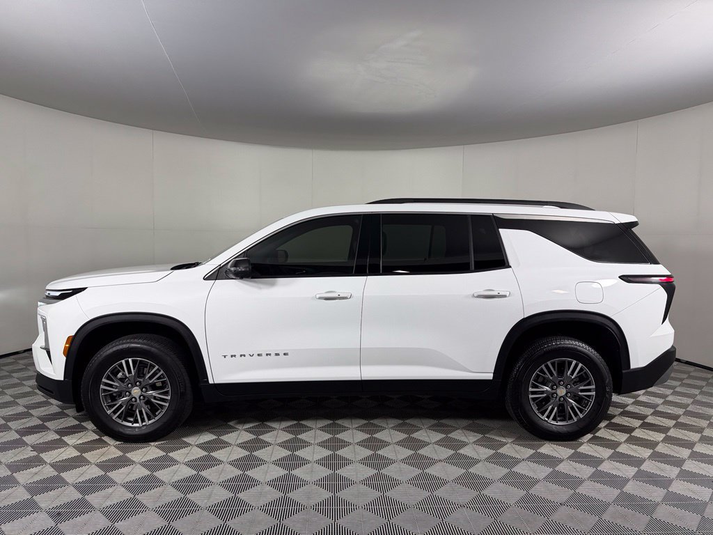 Used 2026 Chevrolet Traverse LT w/ Driver Confidence Package FWD image 8