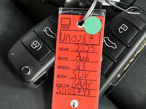 Used 2025 Audi Q3 2.0T Premium w/ Convenience Package image 38