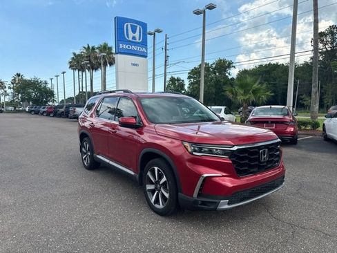 Used 2023 Honda Pilot Touring image 2