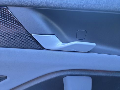 New 2025 Volkswagen Tiguan SE R-Line image 27