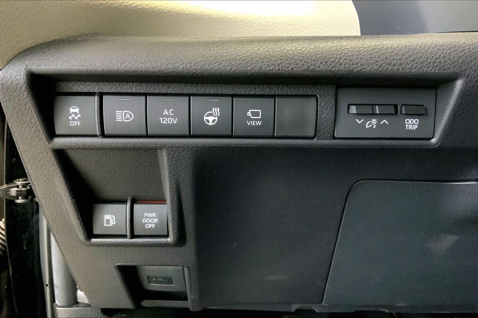 Used 2025 Toyota Sienna Platinum AWD/4WD image 35