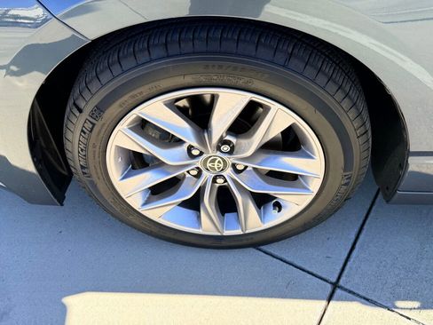 Used 2021 Toyota Avalon XLE image 16