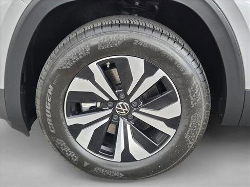 Used 2025 Volkswagen Atlas Cross Sport SE image 22