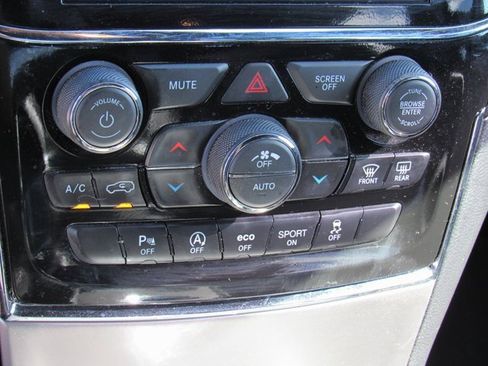 Used 2020 Jeep Grand Cherokee Altitude image 17