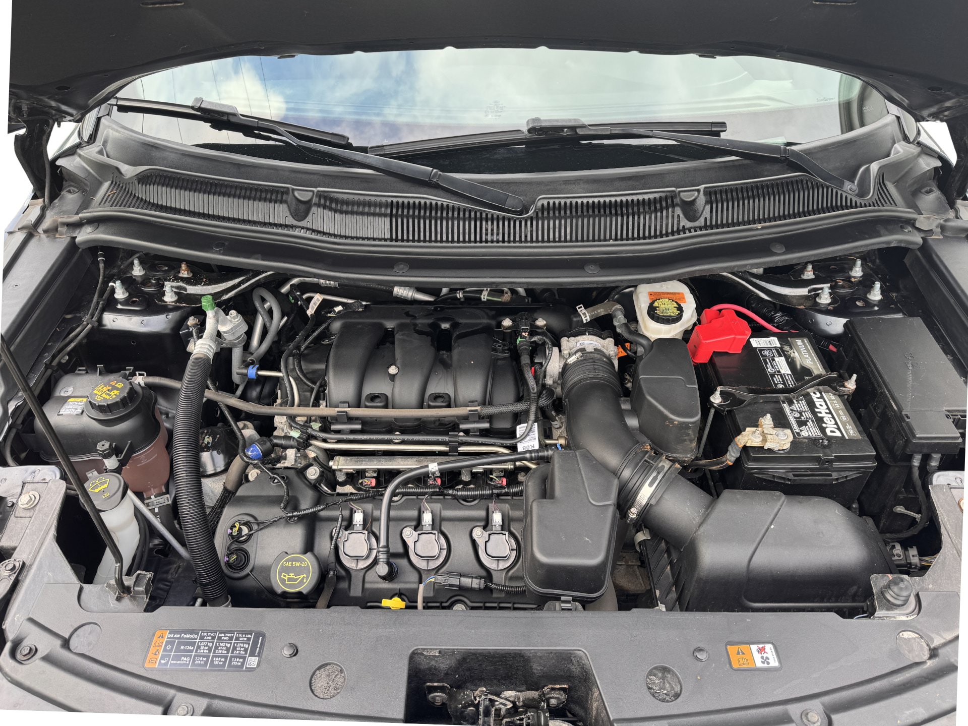 Used 2019 Ford Explorer XLT w/ Equipment Group 202A AWD/4WD image 11