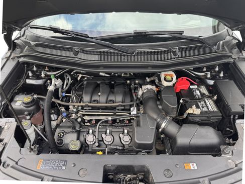 Used 2019 Ford Explorer XLT w/ Equipment Group 202A AWD/4WD image 11