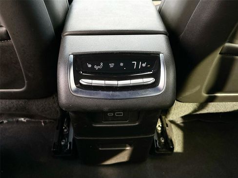 Used 2024 Cadillac XT6 Premium Luxury image 27