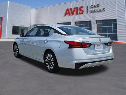 Used 2025 Nissan Altima 2.5 SV FWD image 9