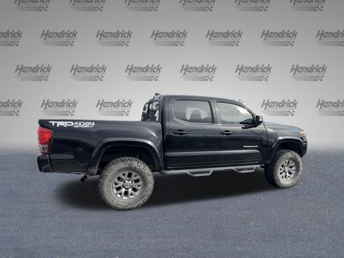 Used 2016 Toyota Tacoma TRD Sport w/ Towing Package image 10