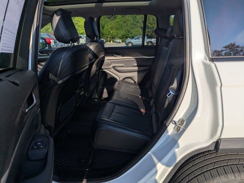 Used 2023 Jeep Grand Cherokee 4WD 4xe w/ Luxury Tech Group II image 30