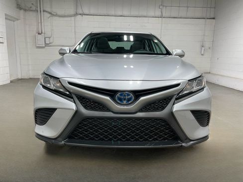 Used 2020 Toyota Camry SE w/ Sunroof Package FWD image 2
