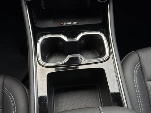 Certified 2025 Chevrolet Traverse LT w/ Midnight/Sport Edition image 19