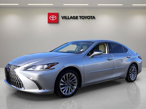 Used 2022 Lexus ES 300h w/ Luxury Package image 1
