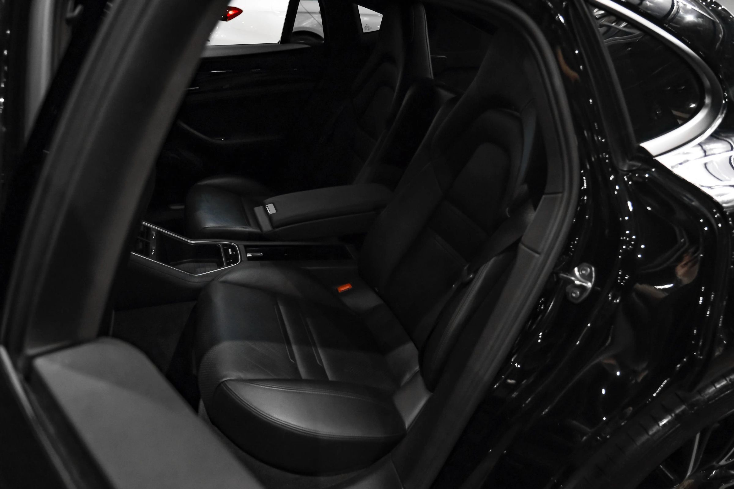 Used 2019 Porsche Panamera 4 AWD/4WD image 36