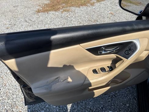 Used 2016 Nissan Altima 2.5 SV w/ Interior Lighting Package image 12