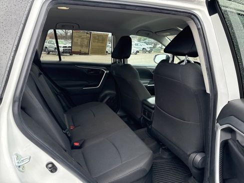 Used 2022 Toyota RAV4 LE image 18