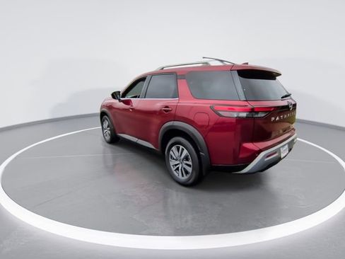 Used 2023 Nissan Pathfinder SL AWD/4WD image 5