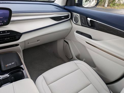 Used 2025 Buick Enclave Avenir w/ Super Cruise Package FWD image 19