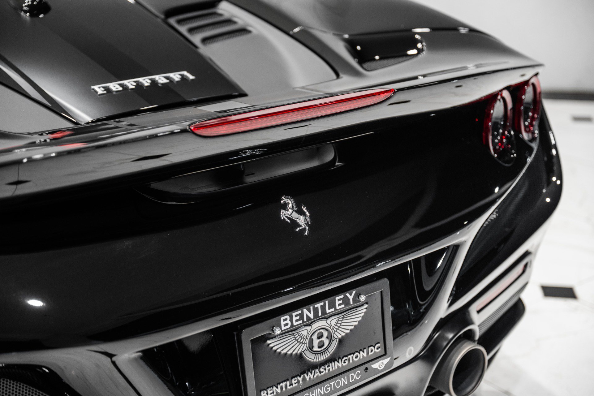 Used 2021 Ferrari F8 Tributo RWD image 13