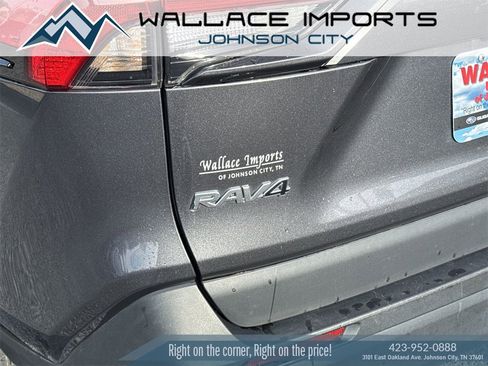 Used 2021 Toyota RAV4 XLE w/ Convenience Package image 12