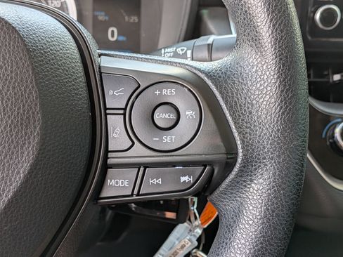 Used 2020 Toyota Corolla LE image 23