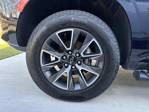 Used 2022 Chevrolet Tahoe Z71 w/ Luxury Package AWD/4WD image 4