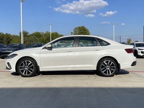 New 2025 Volkswagen Jetta SE image 3