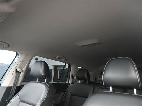 Used 2023 Volkswagen Atlas SE image 2