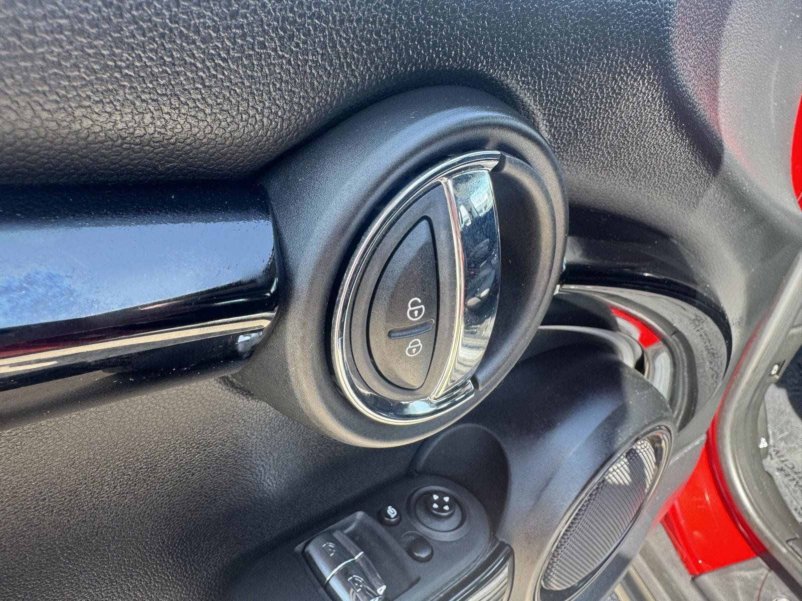 Used 2022 MINI Cooper SE w/ Driver Assistance Package FWD image 26