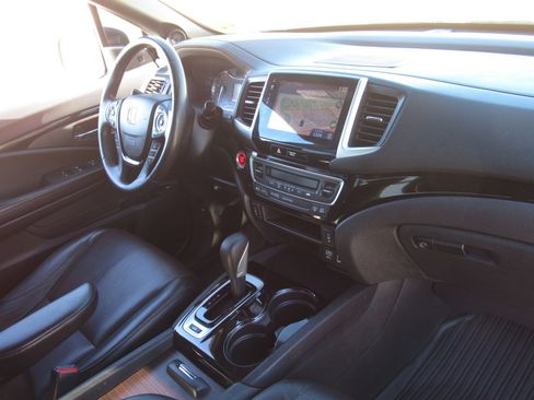 Certified 2017 Honda Ridgeline Black Edition image 11