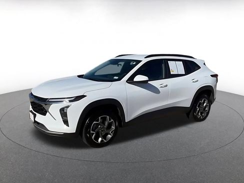 Used 2025 Chevrolet Trax LT image 8