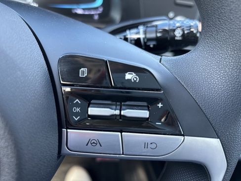 New 2025 Hyundai Elantra SE image 16