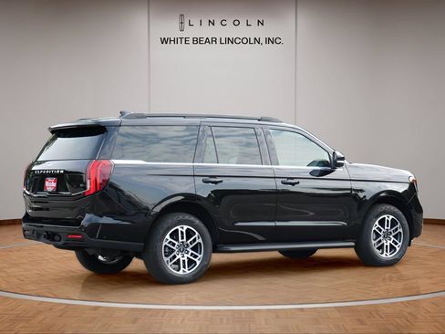 Used 2025 Ford Expedition Active AWD/4WD image 5