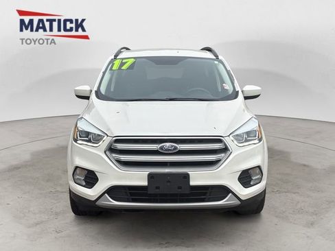 Used 2017 Ford Escape SE w/ Equipment Group 201A FWD image 2