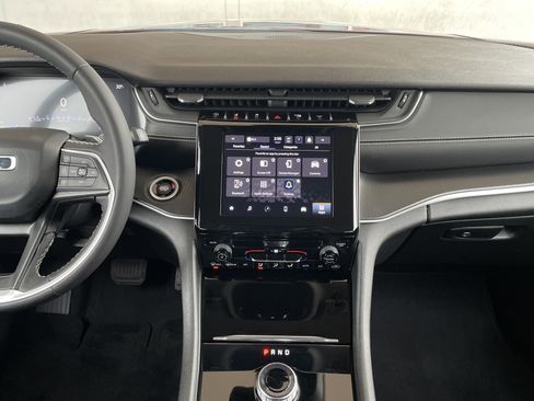 Used 2023 Jeep Grand Cherokee Laredo w/ MOPAR Finishing Package image 9