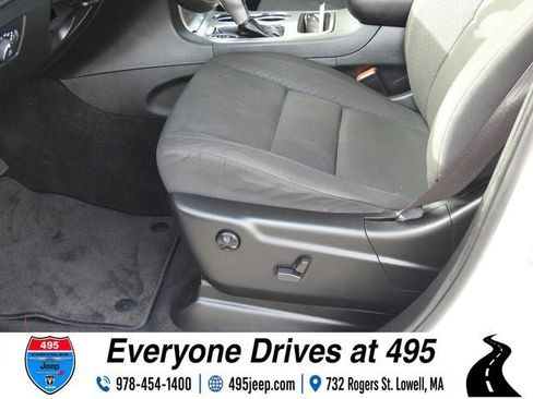 Used 2022 Jeep Grand Cherokee Laredo E AWD/4WD image 16