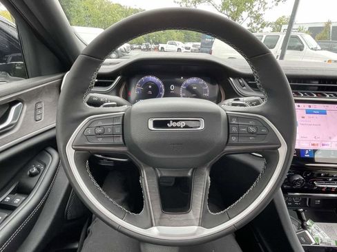 New 2025 Jeep Grand Cherokee L Limited w/ Luxury Tech Group II image 33