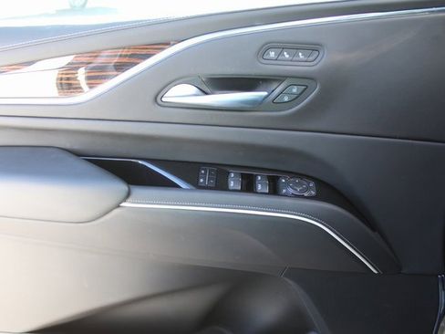 Used 2023 Cadillac Escalade Premium Luxury image 44