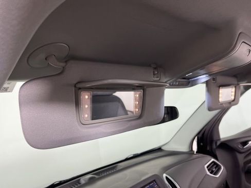 Used 2023 Chevrolet Equinox LT image 37