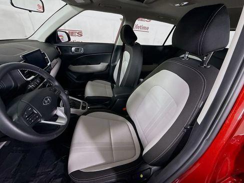 Used 2024 Hyundai Venue SEL FWD image 25
