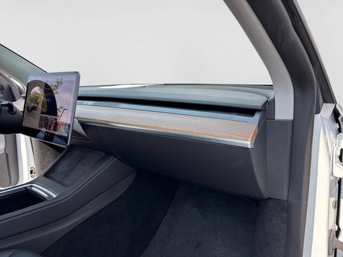 Used 2023 Tesla Model Y AWD image 44