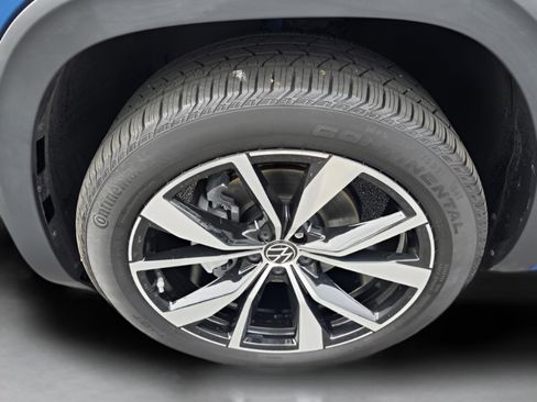 Used 2025 Volkswagen Atlas Cross Sport SEL Premium R-Line image 18